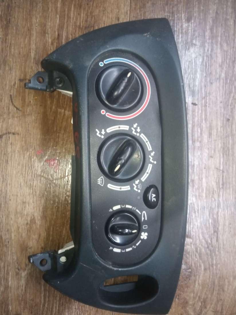 блок управления печки / климат-контроля Renault Scenic 1 поколение 1999, 1.6 л., i, бензин, МКПП, минивэн - фото №1