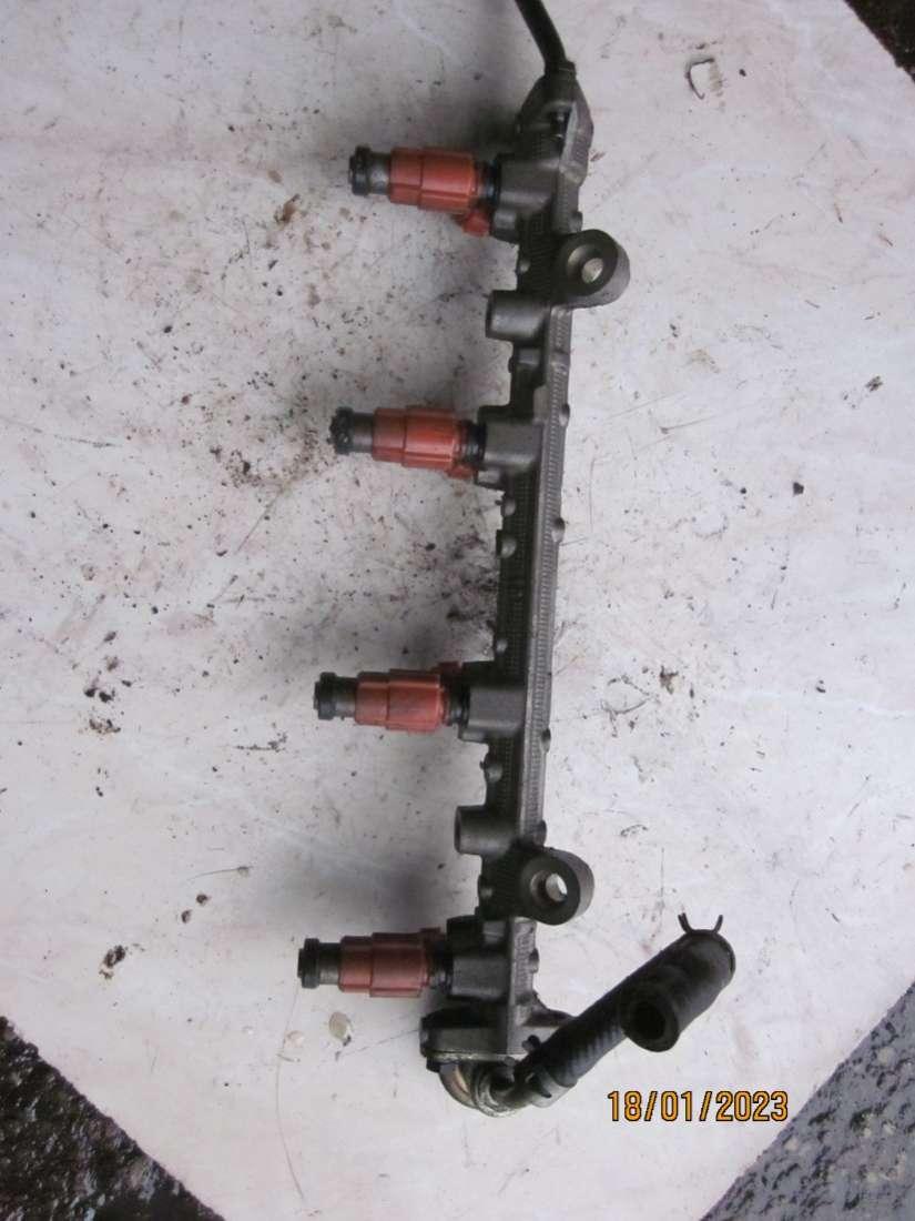 форсунка Mitsubishi Carisma 1 поколение 1997, 1.6 л., i, бензин, 731977G - фото №1