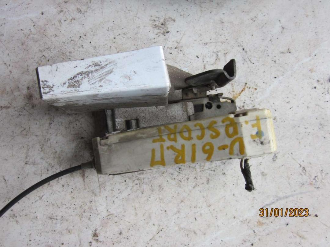 замок двери передней правой Ford Escort 5 поколение 1992, 1.4 л., бензин, МКПП, хетчбэк 5 дв. - фото №1