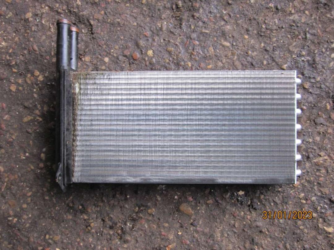 радиатор отопителя (печки) Ford Escort 5 поколение 1992, 1.4 л., бензин, МКПП, хетчбэк 5 дв. - фото №1