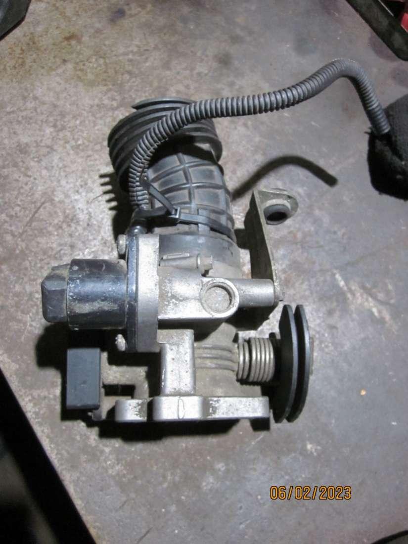 заслонка дроссельная Renault Scenic 1 поколение 1998, 1.6 л., i, бензин - фото №1