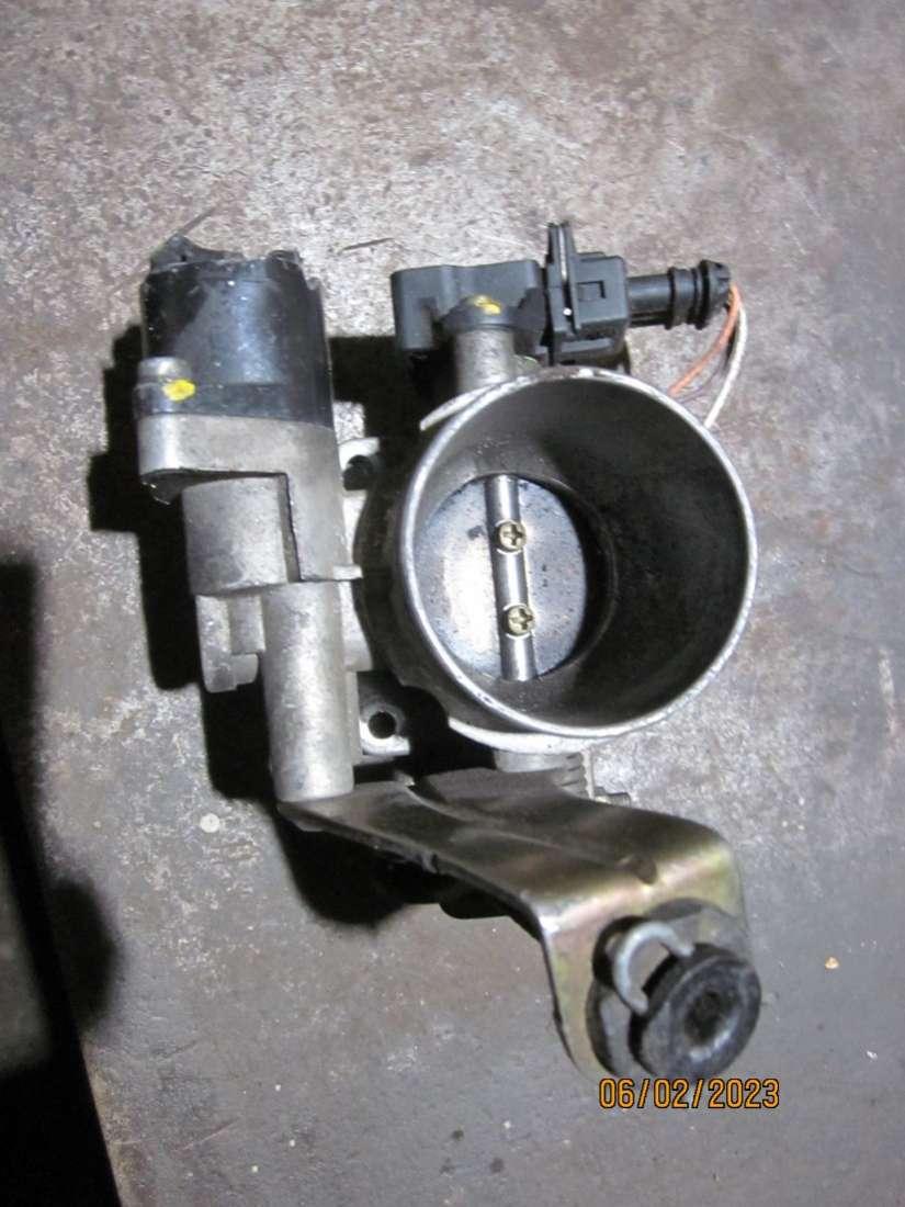 заслонка дроссельная Renault Scenic 1 поколение 1998, 1.6 л., i, бензин, 7700861769 - фото №1