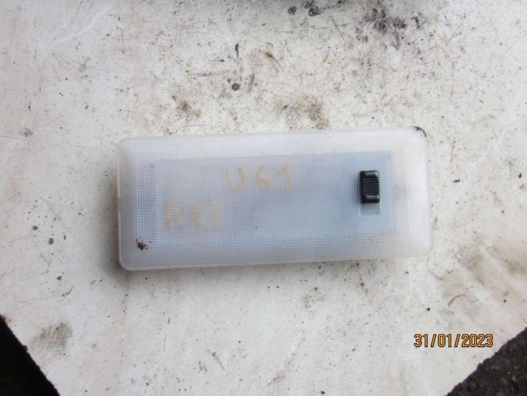 фонарь салона (плафон) Ford Escort 5 поколение 1992, 1.4 л., бензин, МКПП, хетчбэк 5 дв. - фото №1