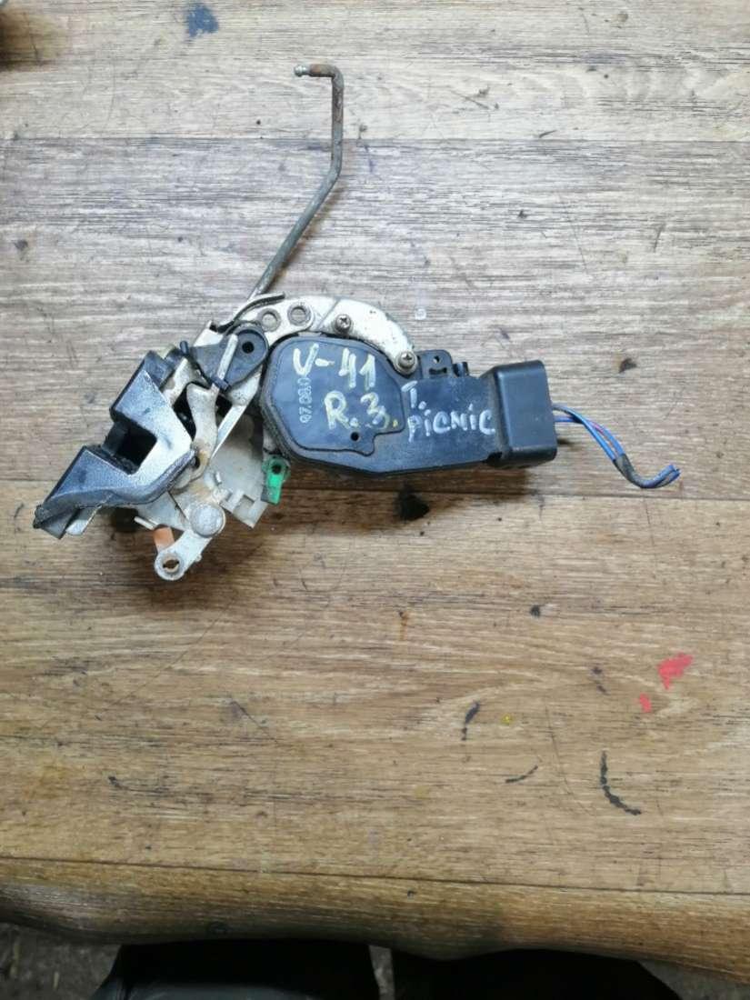 замок двери задней правой Toyota Picnic 1 поколение 1998, 2.0 л., бензин, МКПП, минивэн - фото №1
