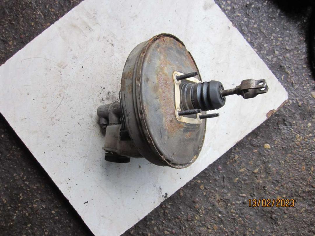 вакуумный усилитель тормозов Mazda 626 GE 1995, 1.8 л., бензин, МКПП, седан - фото №1