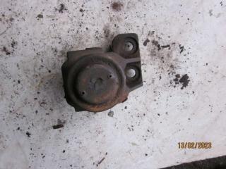 подушка крепления двигателя Mazda 626 GE 1995, 1.8 л., бензин, МКПП, седан