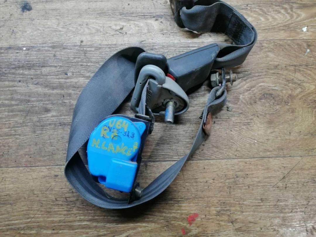 ремень безопасности Mitsubishi Lancer 7 1994, 1.6 л., бензин, МКПП, универсал - фото №1