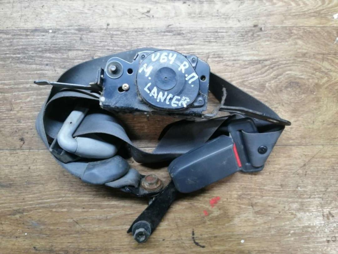 ремень безопасности Mitsubishi Lancer 7 1994, 1.6 л., бензин, МКПП, универсал - фото №1