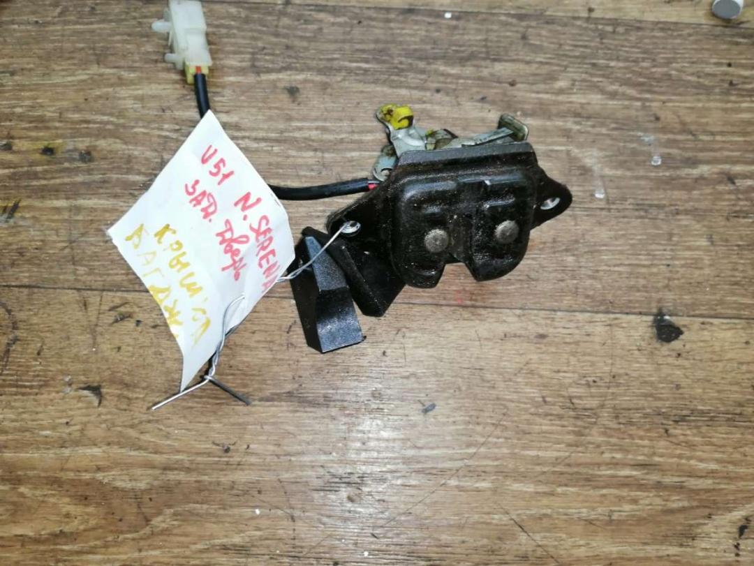 замок багажника Mitsubishi Lancer 7 1994, 1.6 л., бензин, МКПП, универсал - фото №1