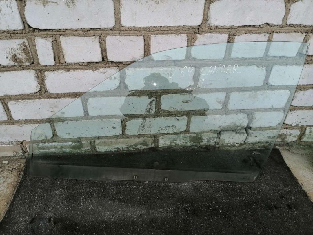 стекло двери передней левой Mitsubishi Lancer 7 1994, 1.6 л., бензин, МКПП, универсал - фото №1