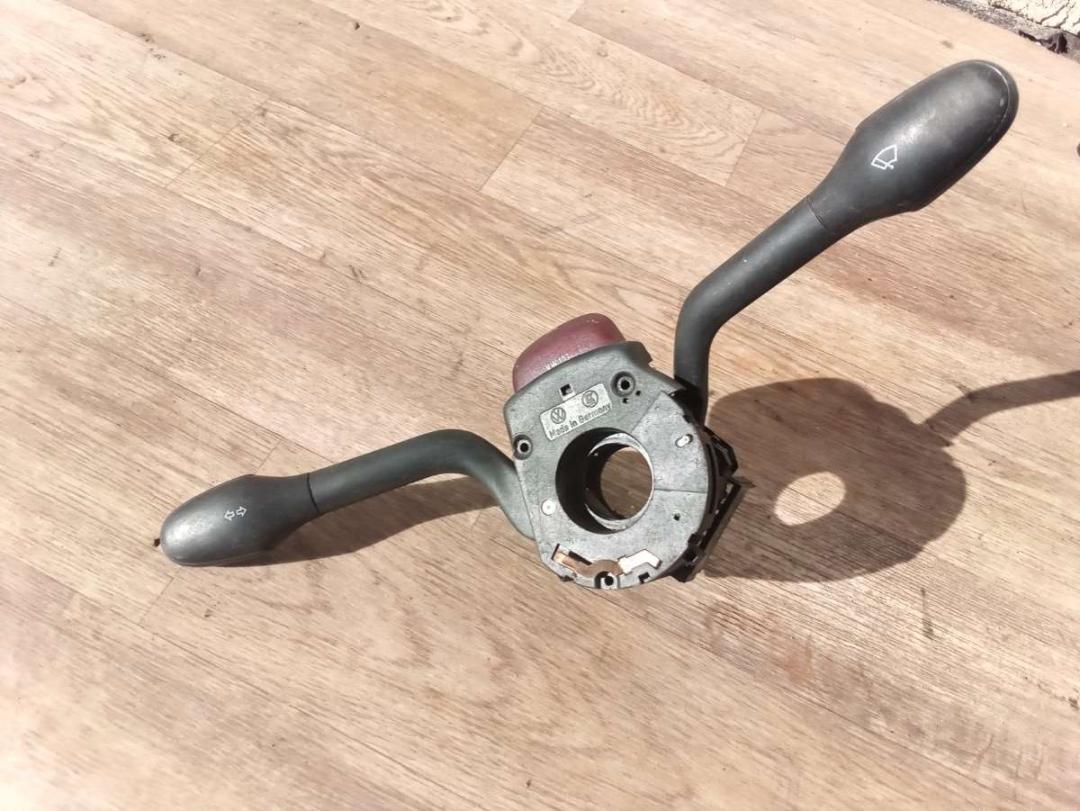 переключатель подрулевой (стрекоза) Volkswagen Golf 3 поколение 1995, 1.9 л., дизель, МКПП, универсал - фото №1