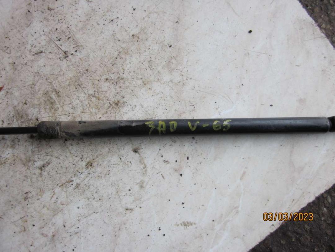 амортизатор крышки багажника (3-5 двери) Citroen Xantia 1 поколение 1996, 2.0 л., бензин, МКПП, универсал - фото №1