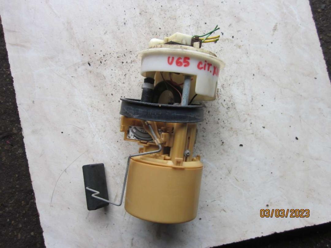 насос топливный Citroen Xantia 1 поколение 1996, 2.0 л., бензин, МКПП, универсал, 9610792180 - фото №1