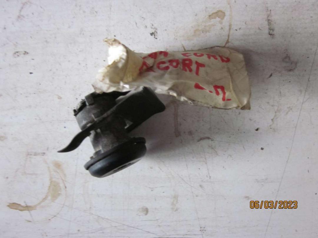 личинка дверного замка Ford Escort 5 поколение 1992, 1.4 л., бензин, МКПП, хетчбэк 5 дв. - фото №1