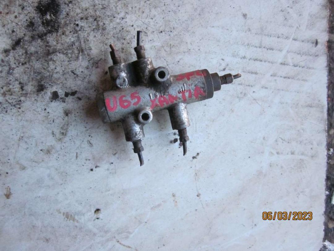 распределитель тормозной силы Citroen Xantia 1 поколение 1996, 2.0 л., бензин, МКПП, универсал, 9613640710 - фото №1