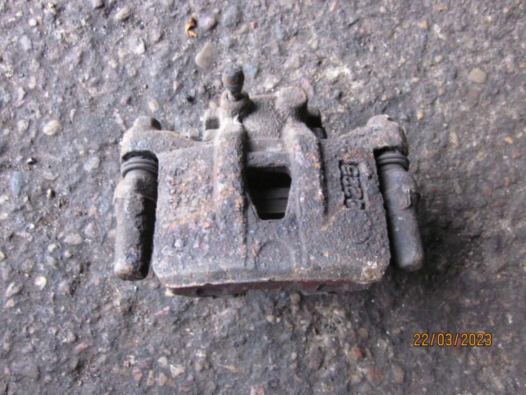 суппорт задний левый Mitsubishi Grandis 1 поколение 2006, 2.4 л., бензин, МКПП, минивэн - фото №1