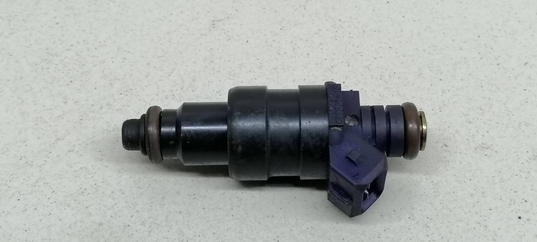 форсунка Renault Megane 1 поколение 1996, 1.6 л., i, K7M 703, бензин, МКПП, синий, купе, передний привод, 866313 - фото №1