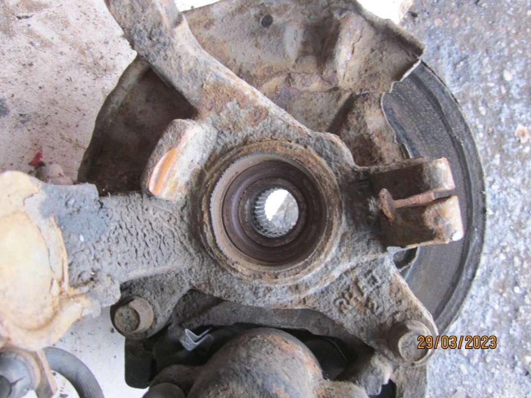 ступица передняя правая Kia Clarus 1 поколение 1997, 1.8 л., бензин, МКПП, седан - фото №1