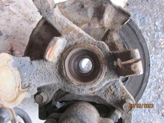 кулак поворотный правый Kia Clarus 1 поколение 1997, 1.8 л., бензин, МКПП, седан