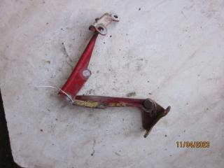 петля капота Mitsubishi Carisma 1 поколение 1998, 1.6 л., бензин, МКПП, седан