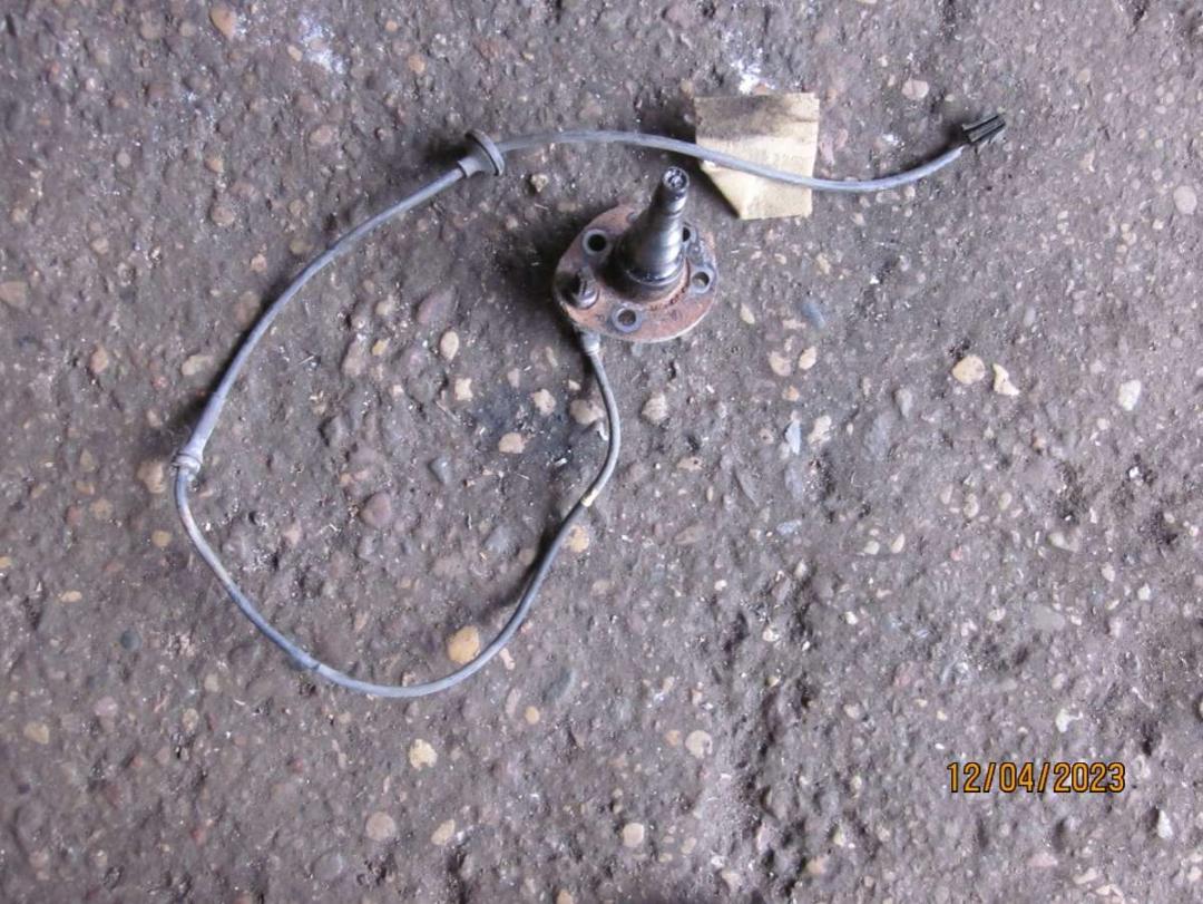 ступица задняя Volkswagen Vento 1 поколение 1997, 1.8 л., бензин - фото №1