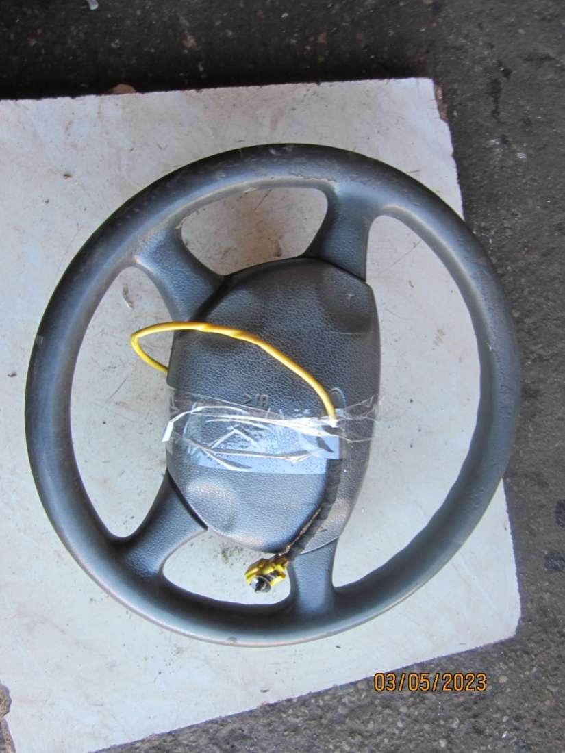 подушка безопасности водителя Ford Escort 6 1996, 1.8 л., дизель, универсал - фото №1