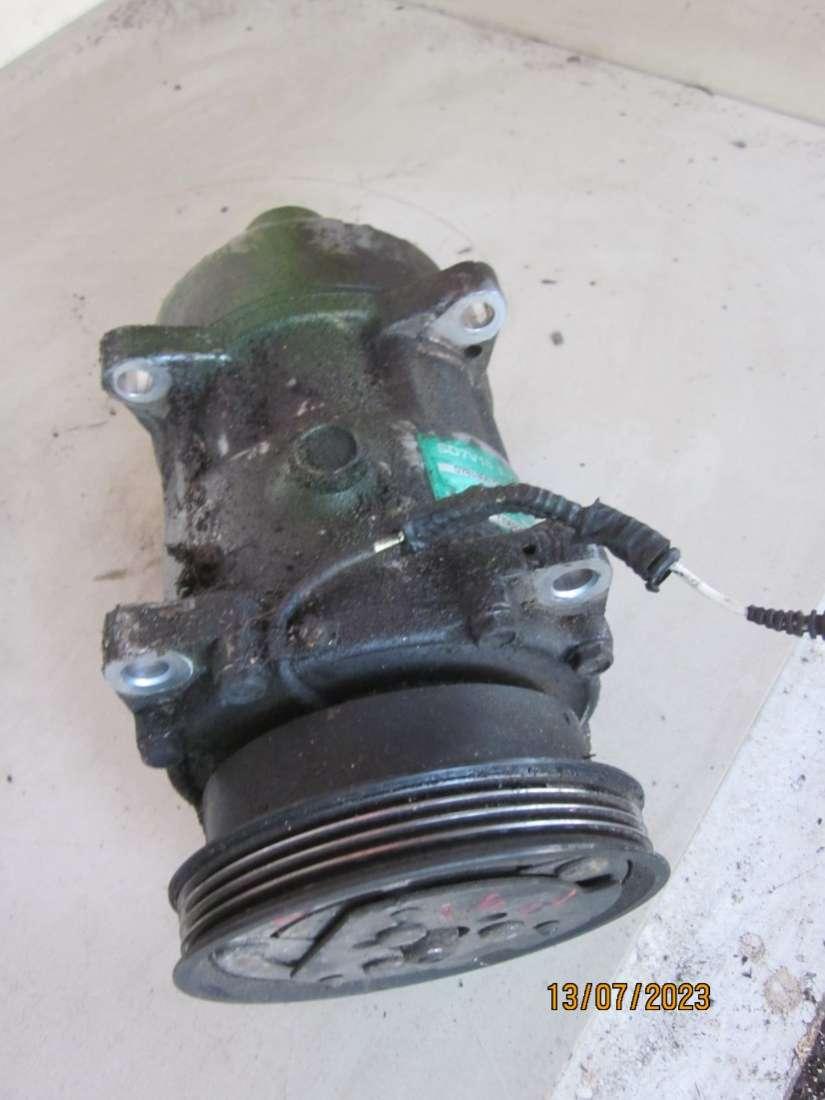 компрессор кондиционера Renault Megane 1 поколение 1997, 1.6 л., бензин, МКПП, хетчбэк 5 дв., 7700272987, 0781806724 - фото №1