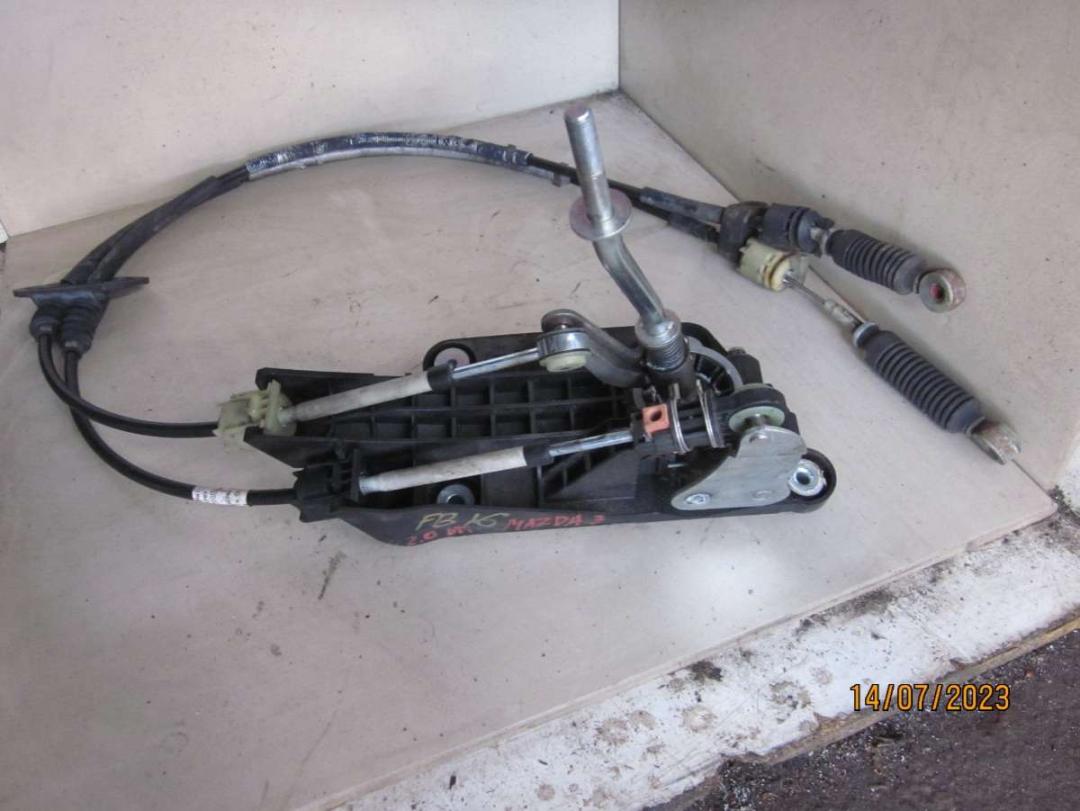 трос кулисы КПП Mazda 3 BK 2005, 2.0 л., дизель, МКПП, хетчбэк 5 дв. - фото №1