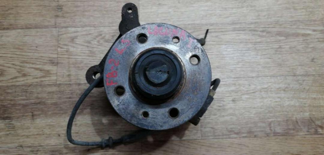 ступица задняя левая Renault Laguna 1 поколение 1998, 2.0 л., бензин, МКПП, хетчбэк 5 дв. - фото №1