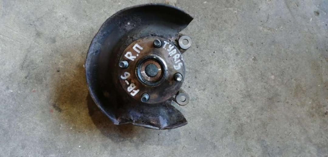 ступица передняя правая Toyota Yaris P1 2001, 1.0 л., бензин, МКПП, хетчбэк 5 дв. - фото №1