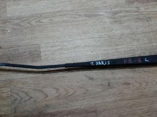щеткодержатель (поводок стеклоочистителя, дворник) Toyota Yaris P1 2001, 1.0 л., бензин, МКПП, хетчбэк 5 дв.