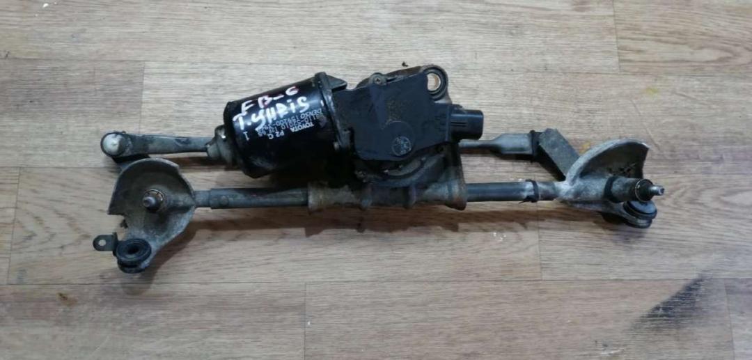 механизм стеклоочистителя (трапеция дворников) Toyota Yaris P1 2001, 1.0 л., бензин, МКПП, хетчбэк 5 дв. - фото №1