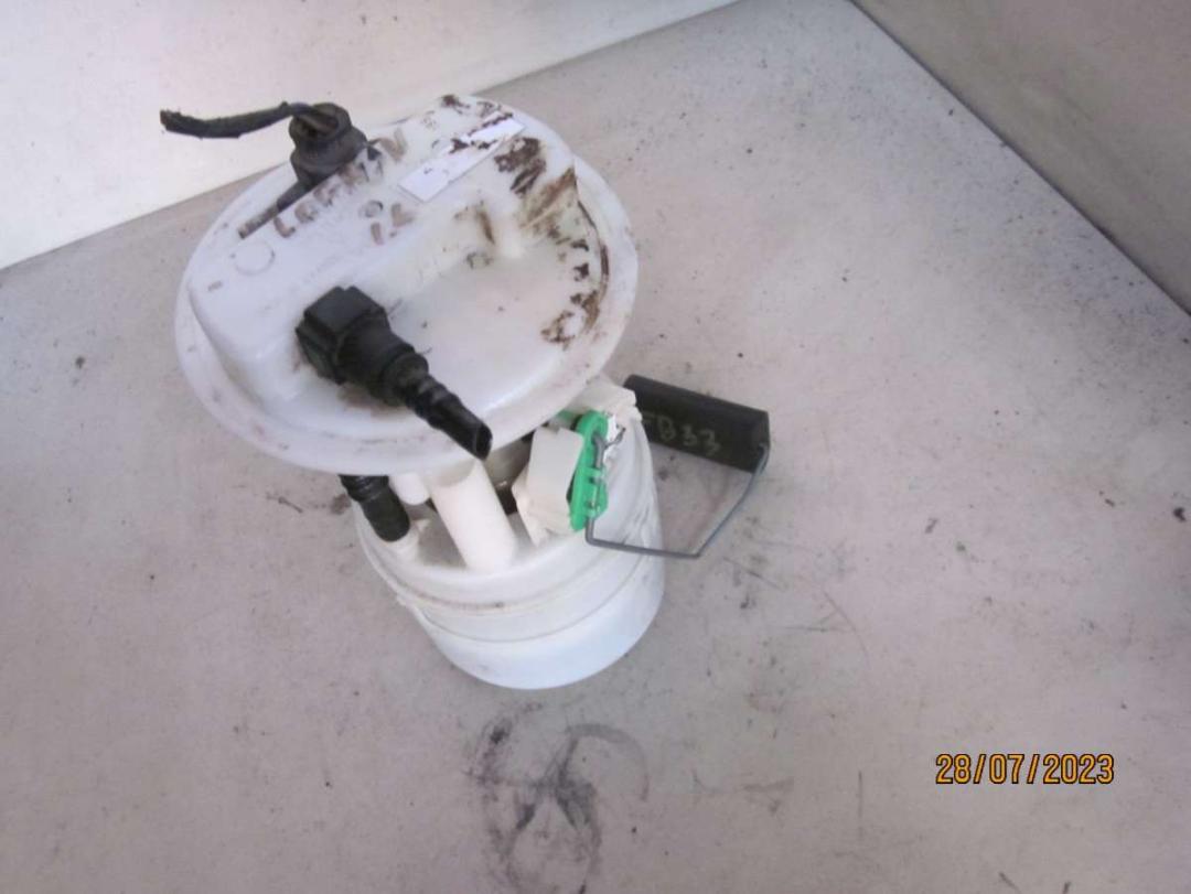 насос топливный Renault Logan 1 поколение 2007, 1.6 л., бензин, МКПП, седан - фото №1