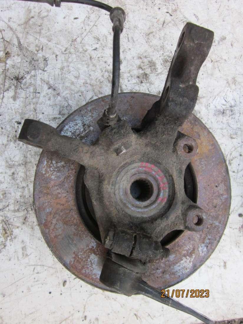 ступица передняя левая Renault Megane 1 поколение 1997, 1.6 л., бензин, МКПП, хетчбэк 5 дв. - фото №1