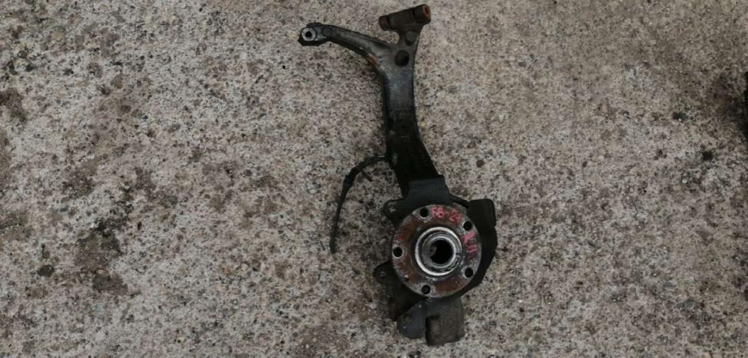 ступица передняя правая Audi A6 4B/C5 1999, 2.8 л., бензин, АКПП, седан - фото №1