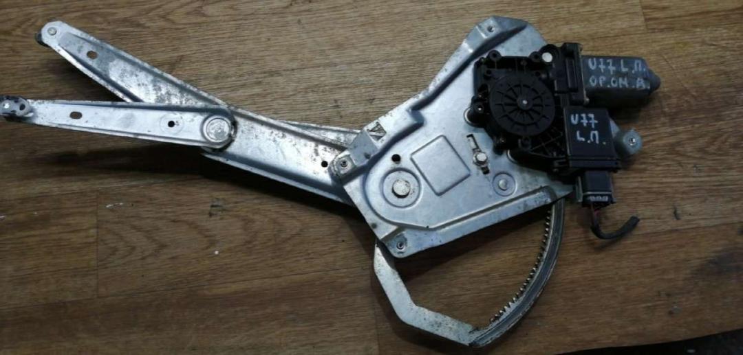 стеклоподъемник передний левый Opel Omega B 1998, 2.0 л., бензин, МКПП, седан - фото №1