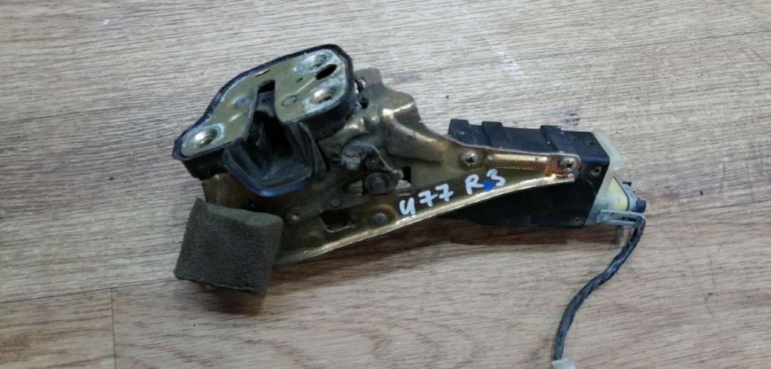 замок двери задней правой Opel Omega B 1998, 2.0 л., бензин, МКПП, седан - фото №1