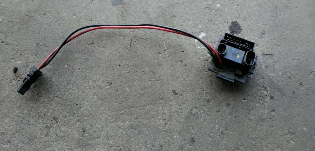 сопротивление печки Renault Scenic 1 поколение 1998, 2.0 л., бензин, МКПП, минивэн - фото №1