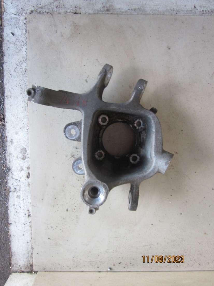 кулак задний правый BMW 5 серия F07/F10/F11 2010, 3.0 л., дизель, АКПП, седан, 6793770 - фото №1