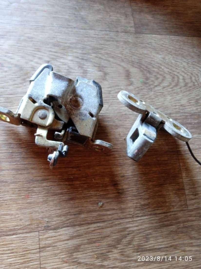 замок багажника Volvo 460 1 поколение 1993, седан - фото №1