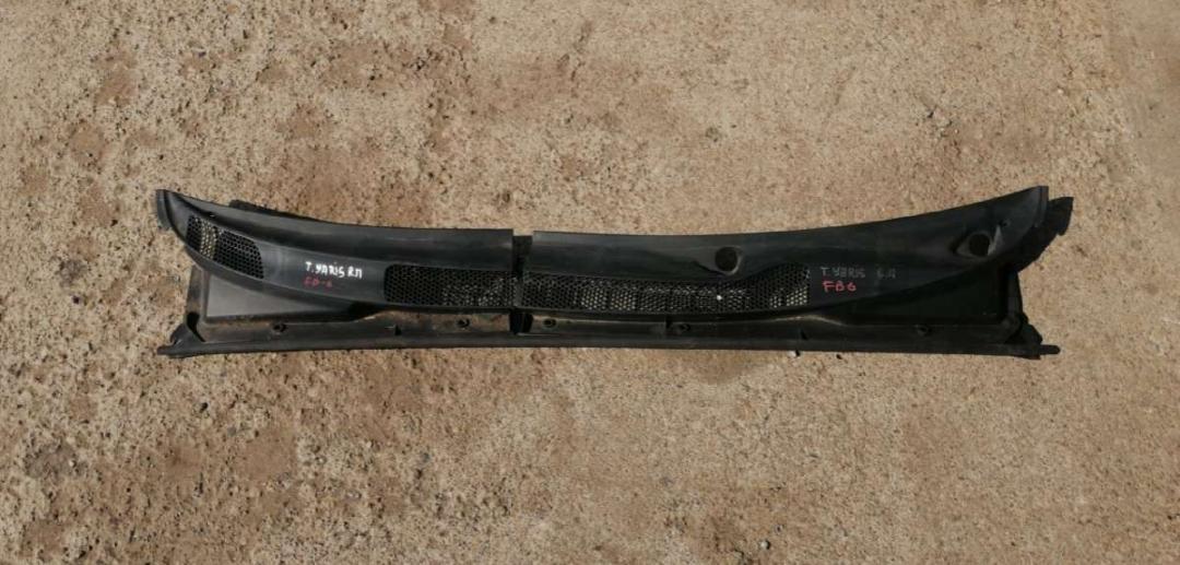 дождевик Toyota Yaris P1 2001, 1.0 л., бензин, МКПП, хетчбэк 5 дв. - фото №1