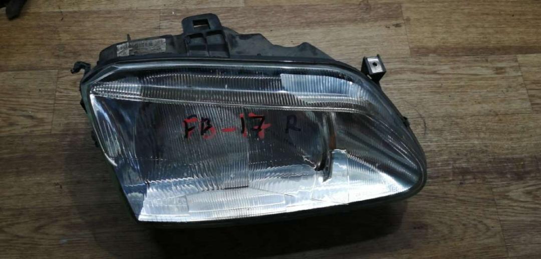 фара правая Renault Megane 1 поколение 1999, 1.6 л., бензин, МКПП, хетчбэк 5 дв. - фото №1