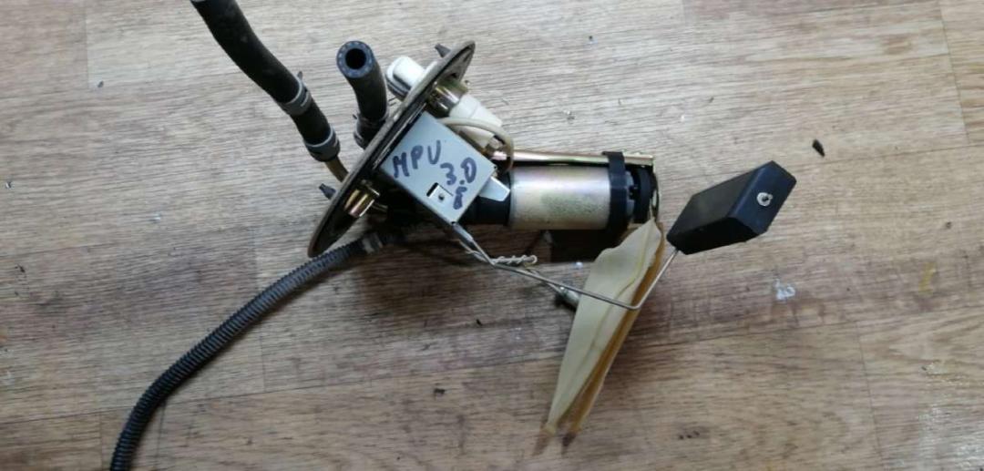 насос топливный Mazda MPV 1 1997, 3.0 л., бензин - фото №1