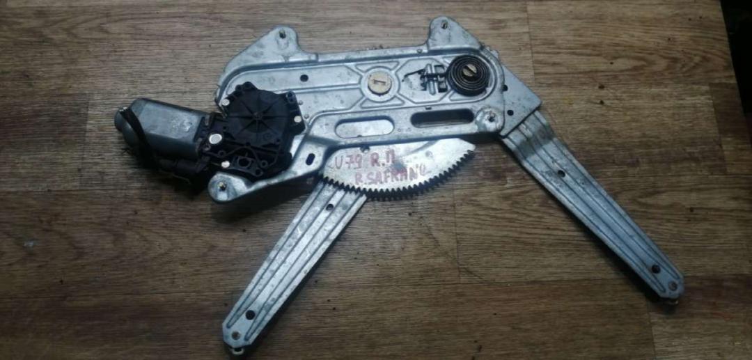 стеклоподъемник передний правый Renault Safrane 1 поколение 1995, 2.0 л., бензин, МКПП, хетчбэк 5 дв. - фото №1