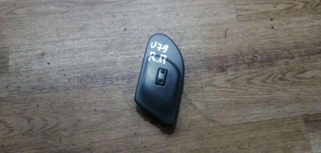 кнопка стеклоподъемника переднего правого Renault Safrane 1 поколение 1995, 2.0 л., бензин, МКПП, хетчбэк 5 дв. - фото №1