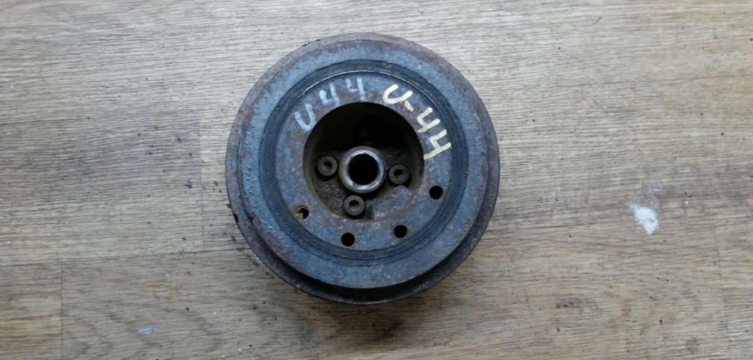 шкив коленвала Audi 100 C3 1983, 2.1 л., бензин, МКПП, седан - фото №1