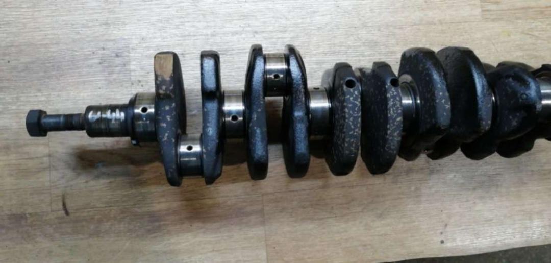 коленвал Audi 100 C3 1983, 2.1 л., бензин, МКПП, седан - фото №1