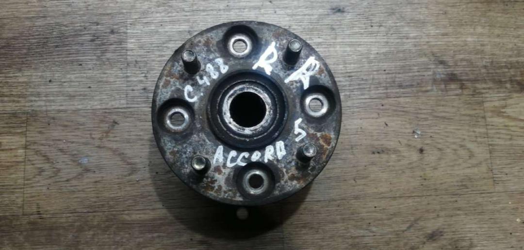ступица передняя правая Honda Accord 5 поколение 1994, 2.0 л., бензин, МКПП, универсал - фото №1