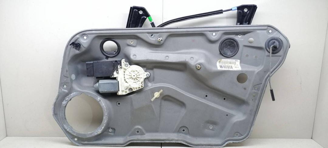 стеклоподъемник электрический передний правый Volkswagen Bora 1 поколение 2002, 1.9 л., TDi, ATD, дизель, 5МКПП, серебристый, седан, передний привод - фото №1