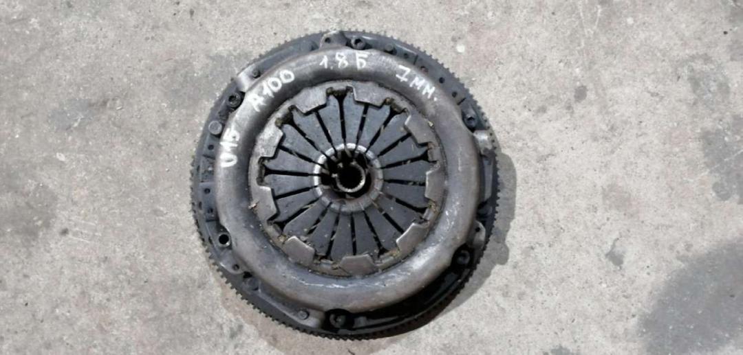 комплект сцепления Audi 100 C3 1986, 1.8 л., бензин, МКПП, универсал - фото №1